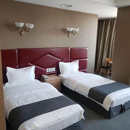 J Hotel อูลานบาตอร์ ภายนอก รูปภาพ