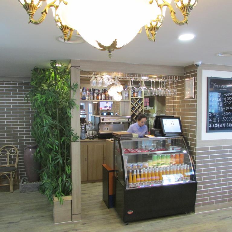 J Hotel อูลานบาตอร์ ภายนอก รูปภาพ