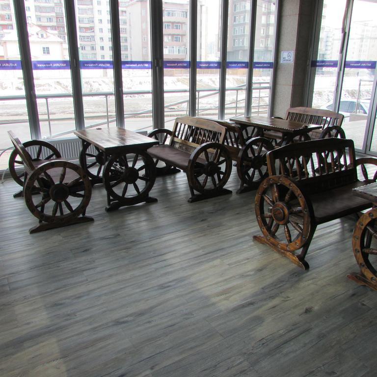 J Hotel อูลานบาตอร์ ภายนอก รูปภาพ